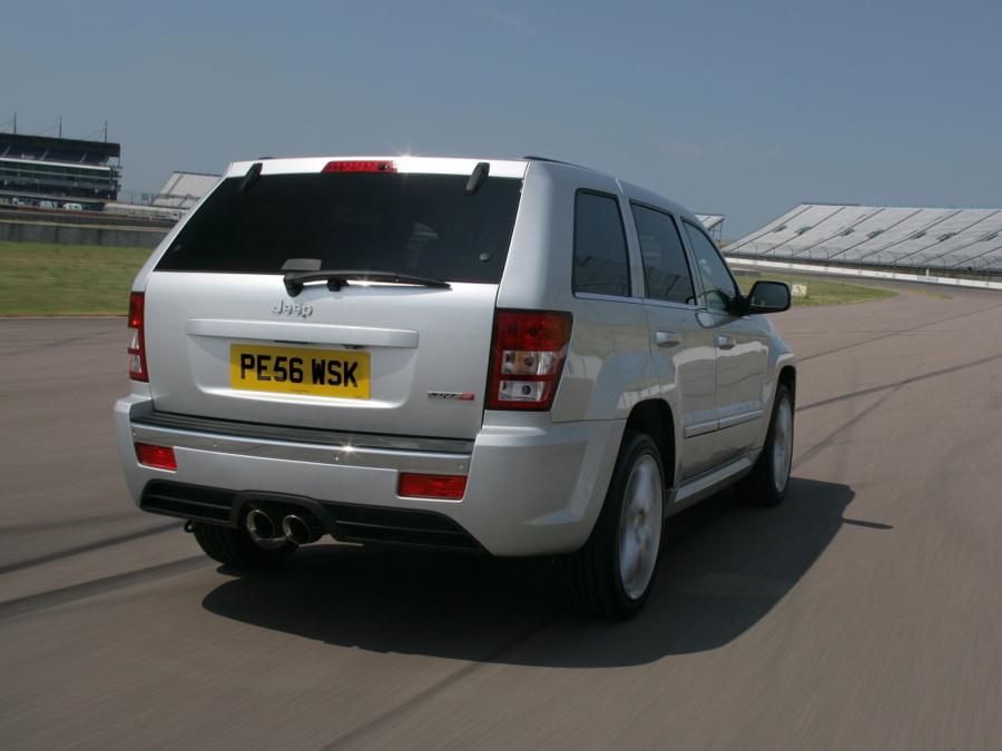  Jeep Grand Cherokee SRT8 2006 года  (UK) (фото 10 из 15)